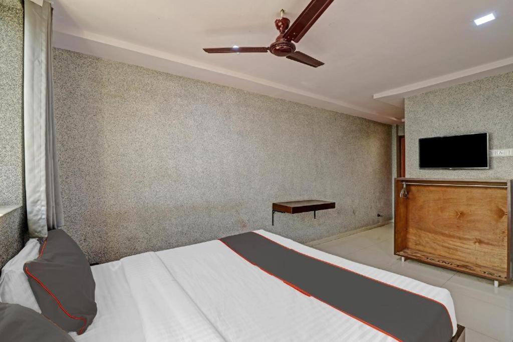 Hotel Mayura, Ankleshwar Экстерьер фото